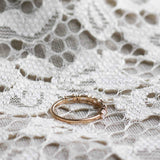 Amelias Minimalistiska Baguetteband med Champagnebriljanter - Topptäckt