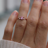 Skräddarsydd Drop Edith Ring med rosa safir