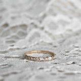 Amelias Minimalistiska Baguetteband med Briljanter - Topptäckt