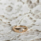 Donnas Dome Ring med kuddformad Antikdiamant (Gammelslipad Diamant) (Old Mine Cut)