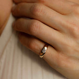 Donnas Dome Ring med kuddformad Antikdiamant (Gammelslipad Diamant) (Old Mine Cut)