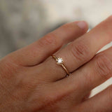 Solitaire Petite Ring med Champagnediamant