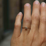 Solitaire Petite Ring med Champagnediamant